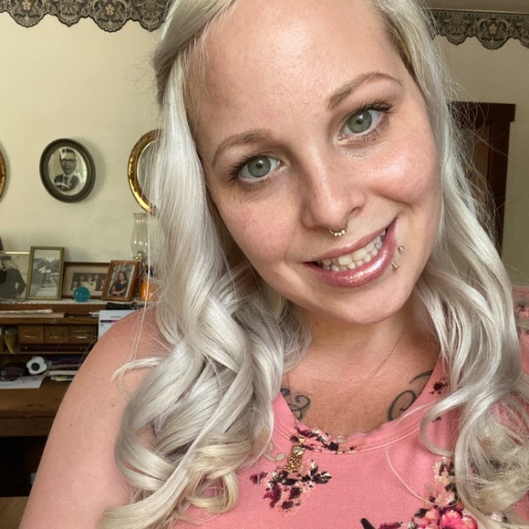 Meet your Posher, Missy - Picture 7 of 17